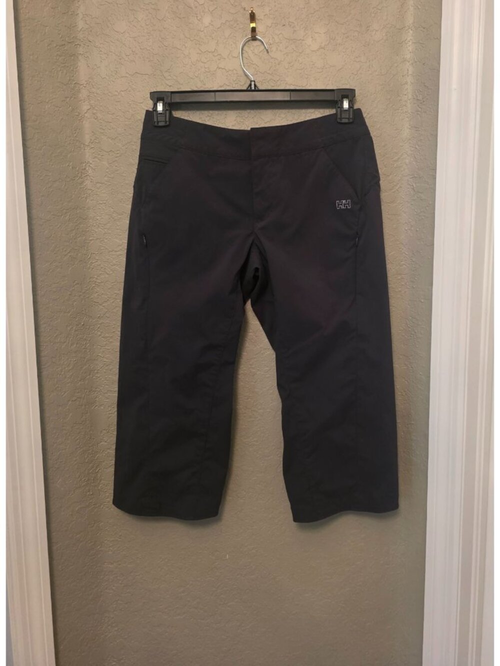 Helly Hansen Black Training Cropped Performance Pants size 30 GUC